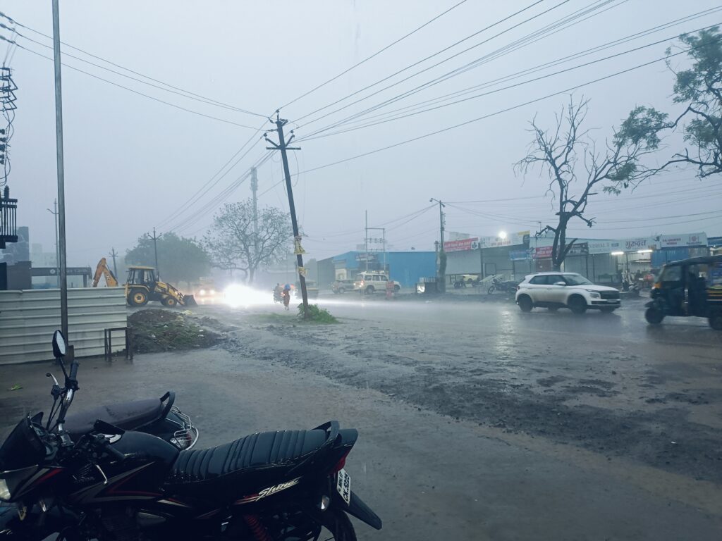 ब्रेकिंग न्यूज : शहरात जोरदार पावसाला सुरुवात