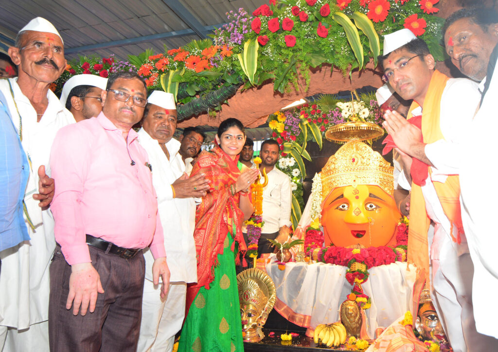 एमआयडीसीत रेणुका माता मंदिरात आमदार जगताप दांम्पत्यांच्या हस्ते घटस्थापना; भक्तीमय वातावरणात नवरात्रोत्सवाची सुरुवात