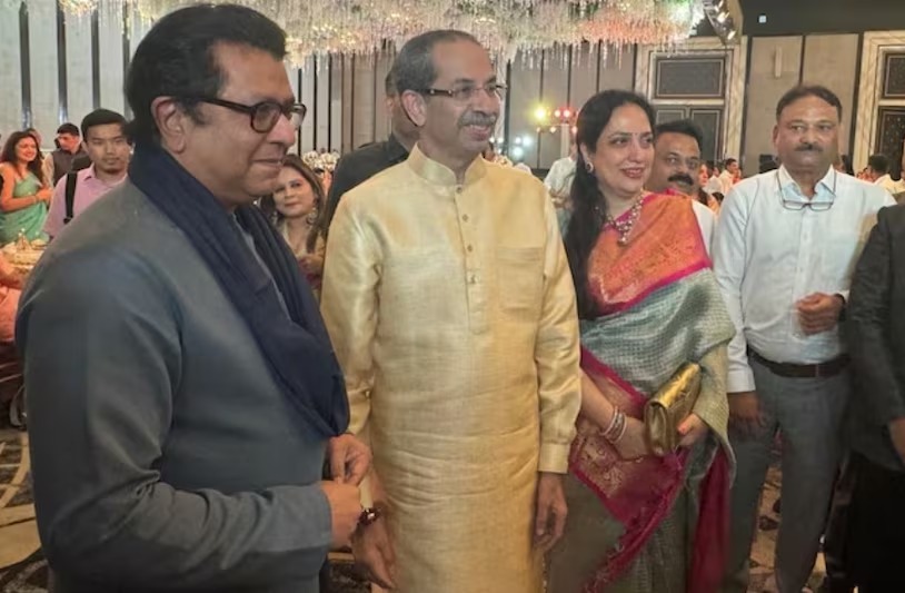 कौटुंबिक की राजकीय? उद्धव–राज यांची मातोश्रीत खलबत.