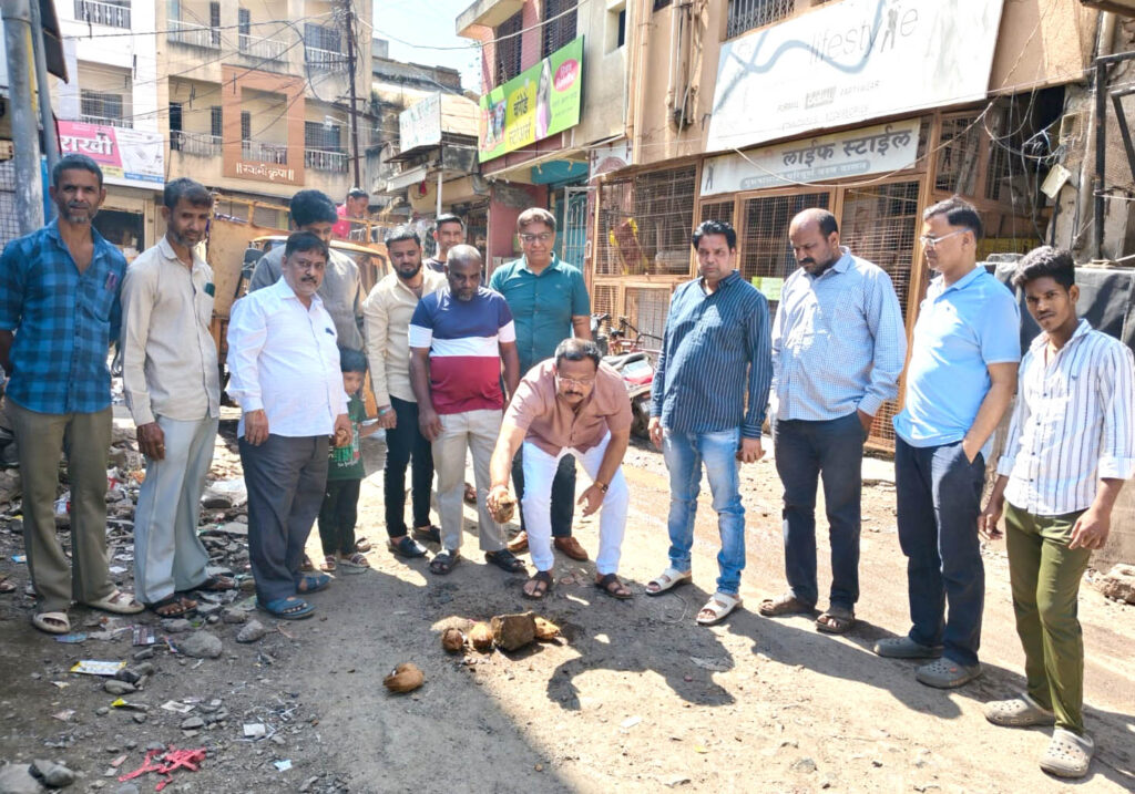 तेलीखुंट परिसरातील अंतर्गत रस्त्याचे काँक्रिटीकरण कामाला प्रारंभ