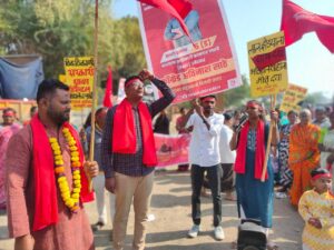 नगरमध्ये कॉ. अविनाश साठे यांच्या उमेदवारीसाठी काढण्यात आलेली भव्य प्रचारफेरी