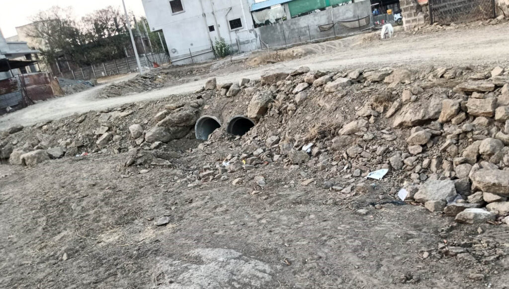 खारेकर्जुने येथील चोंडी वस्ती रस्त्याचे काम निकृष्ट; ठेकेदारावर कारवाईची मागणी